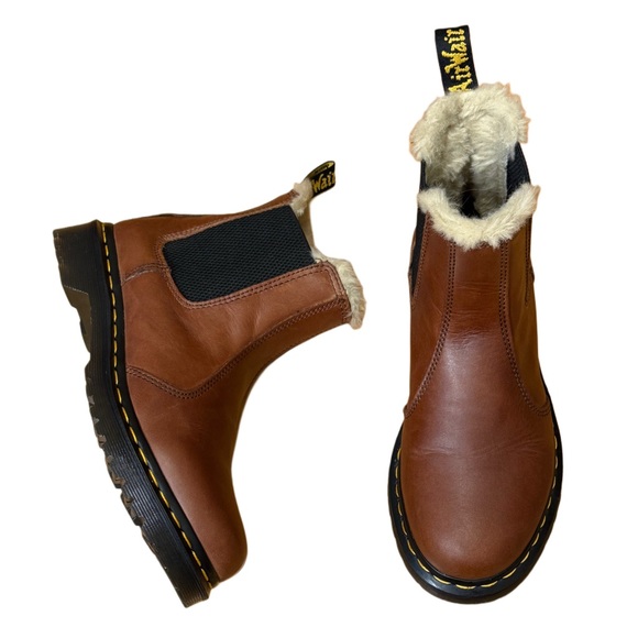 Dr. Martens 2976 Leonore Chelsea Boot - Picture 1 of 8